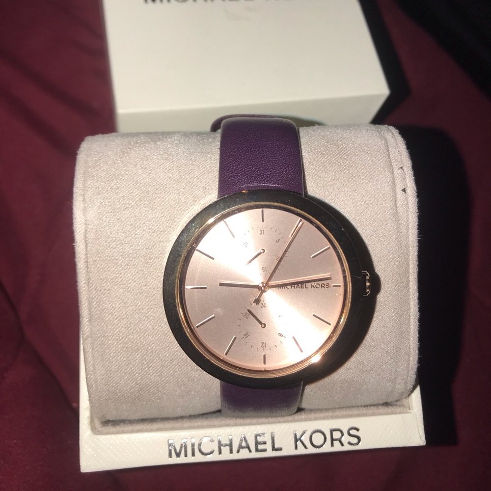 MK purple watch - Picture 1 of 7